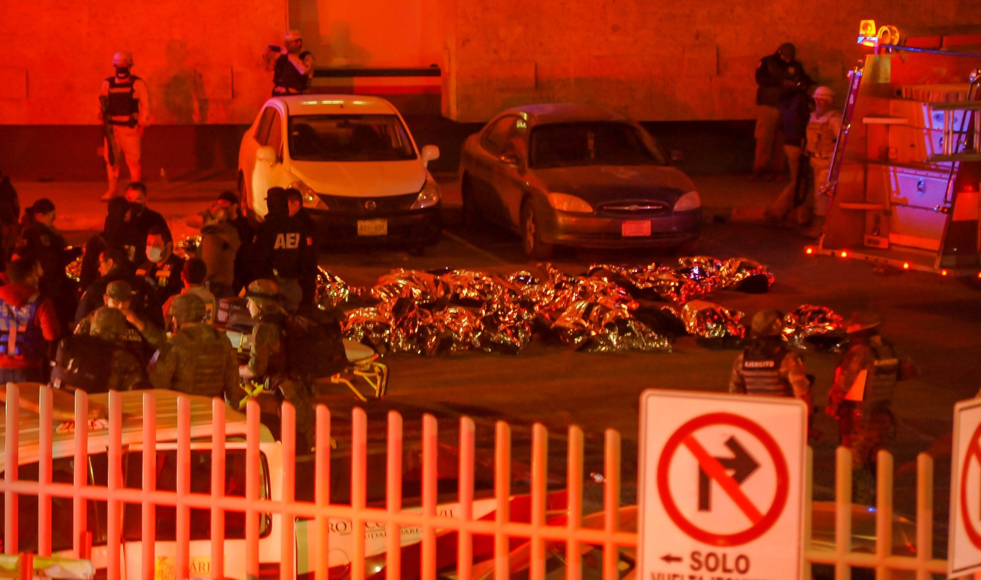 Se registró un incendio dentro de las instalaciones de la estación migratoria del Instituto Nacional de Migración,dejado como saldo un aproximado extraoficialmente de 40 migrantes muertos de diversas nacionalidades en Ciudad Juárez Chihuahua 28 de marzo del 2023. JUAN ORTEGA/CUARTOSCURO