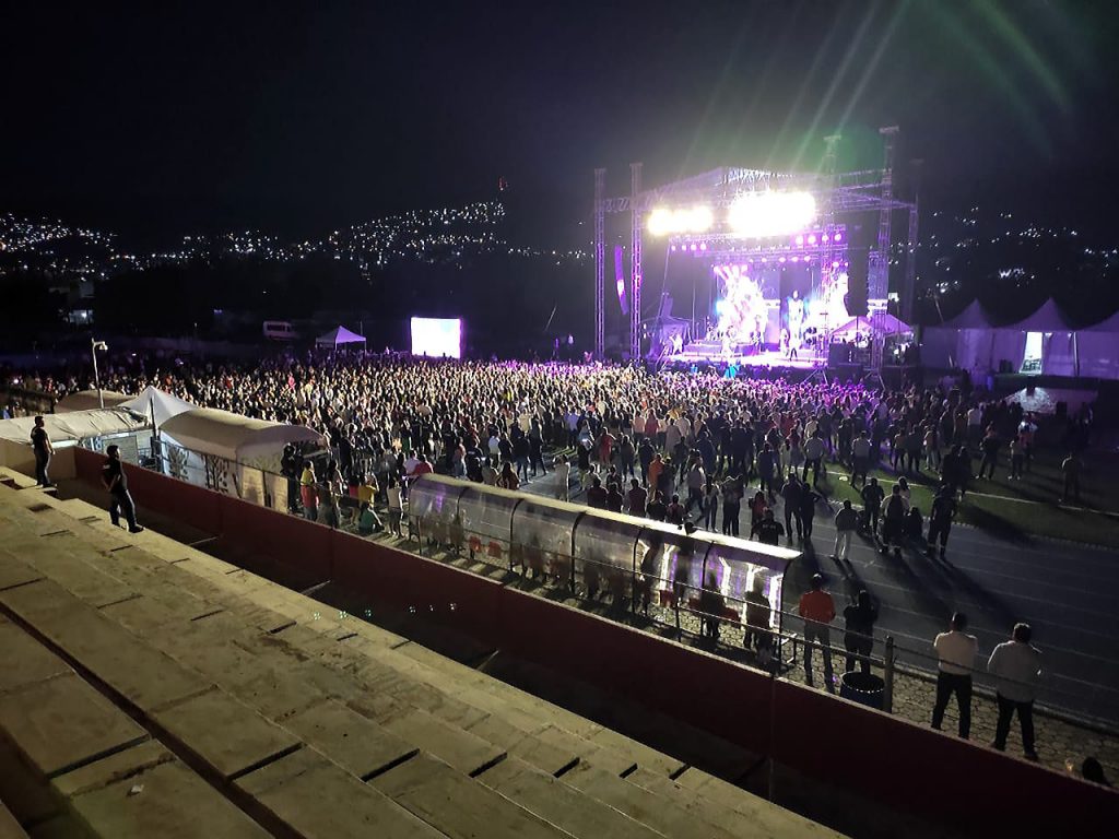 jnt poca asistencia concierto Belinda.jpg: Chilpancingo, Guerrero 13 de agosto del 2023// Poca asistencia al concierto de la cantante Belinda, evento organizado por el gobierno estatal, en las instalaciones del Polideportivo, la gráfica tomada a las 20:00 horas. Foto: Jessica Torres Barrera