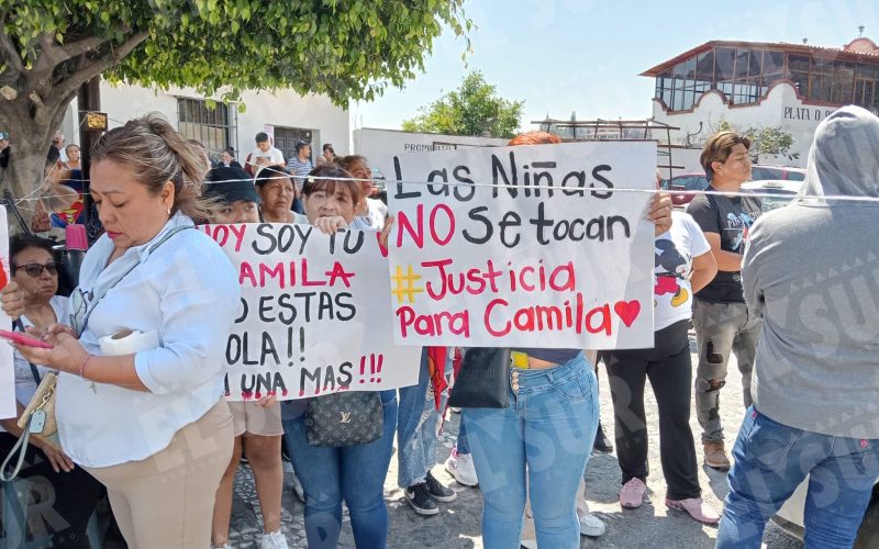 Camila Gómez Ortega, de 8 años de edad, fue secuestrada anoche en Taxco por una pareja y esta madrugada fue hallada sin vida. Familiares y vecinos retuvieron a los presuntos implicados y cerraron la avenida de Los Plateros, la principal de la ciudad para exigir justicia. Foto:  El Sur