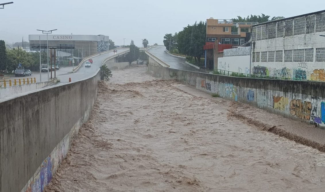 Crecida del río en Chilpancingo. Foto Jessica Torres