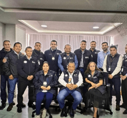 El Grupo Tabasco: al centro, Rosendo Gómez Piedra; atrás del fiscal, Nicolás Jerónimo Alejo, y a su lado, a la izquierda, Dolores Cerino Javier • Foto: Especial