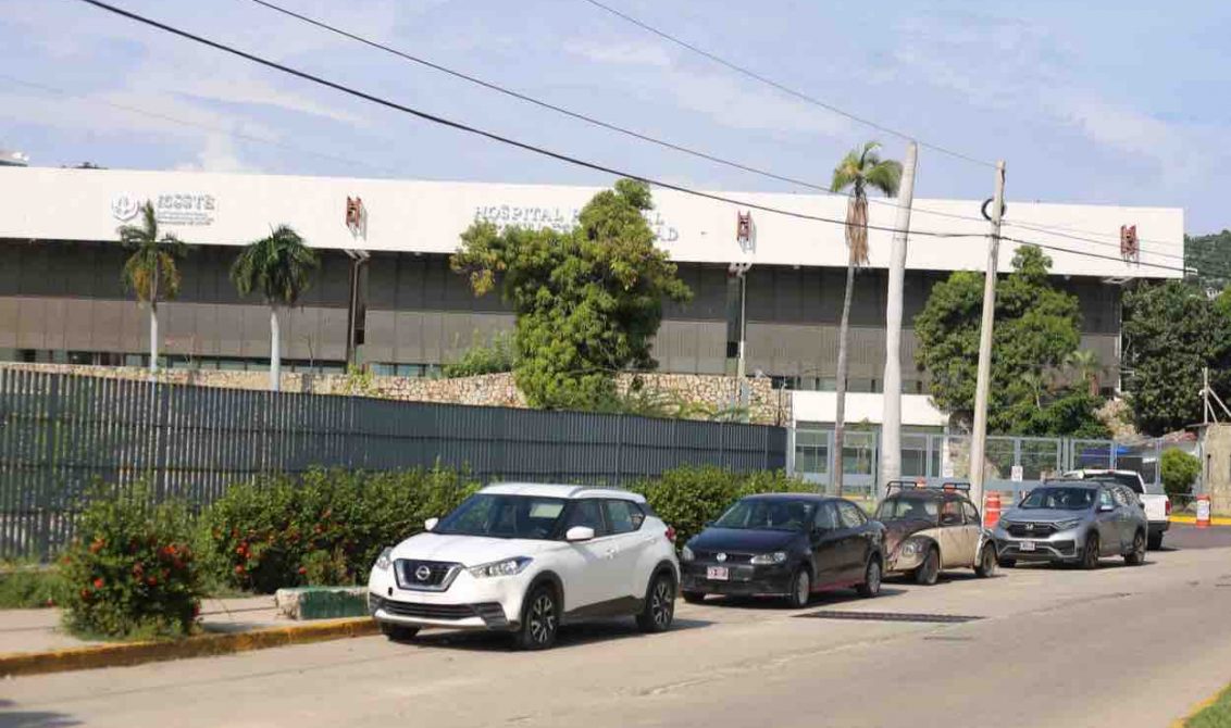 Acapulco, Gro/01Septiembre2025/ La Enlace estatal de Organización de Morena, Yolanda Dominguez Flores; El secretario de organización en Guerrero, Jonathan Márquez Aguilar; el presidente del Comité Ejecutivo Estatal Jacinto González Varona; el Secretario de Ciencia, Arte y Cultura de Morena, Arturo Martínez Nuñez y la secretaria general del Ayuntamiento de Acapulco, Leticia Lozano Zavala celebraron el aniversario de la toma de posesión de la presidenta Claudia Sheinbaum Pardo como la primera mujer presidenta del país y los siete años del gobierno de la Cuarta Transformación en la cancha de la CROM del Malecón de Acapulco. Foto: Jesús Trigo