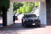 Chilpancingo gro, 4 de diciembre 2025. // Para evadir a los reporteros que se encontraban en la puerta 2 de esa Guerrero, el subsecretario de Desarrollo Político y Social, Francisco Rodríguez Cisneros, mando a solo a su chofer en el vehículo que habitualmente utiliza, mientras que el salió por la puerta 1 en otro vehículo, al termino de la mesa de Coordinación par ala Construcción de la Paz. // Foto: Jesús Eduardo Guerrero