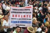 La protesta en la visita de la presidenta Claudia Sheinbaum a Petatlán para denunciar que la clínica de hemodiálisis del hospital IMSS-Bienestar, Bernardo Sepúlveda está vacía. Foto: Brenda Escobar