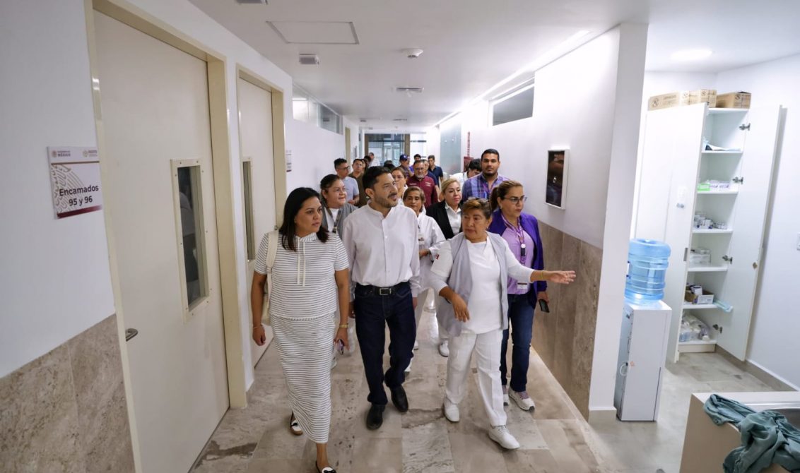 El director general del Instituto de Seguridad y Servicios Sociales de los Trabajadores del Estado (ISSSTE), Martí Batres Guadarrama, recorre las instalaciones del hospital general regional. Foto: Tomada de X
