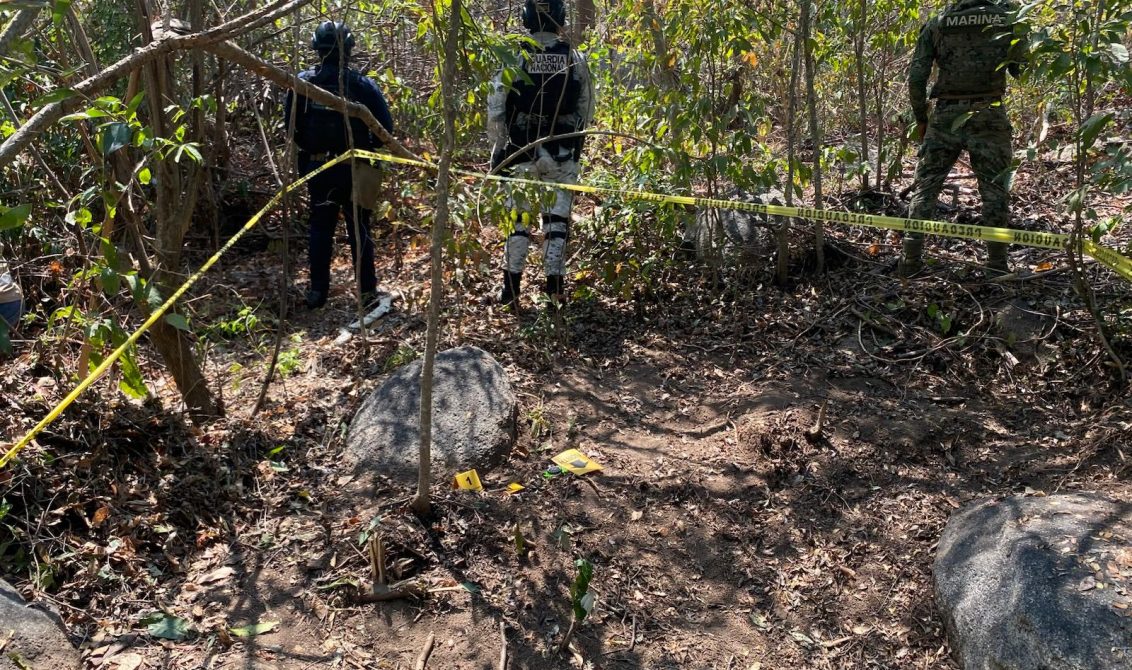 Hallazgo de restos óseos humanos en los límites de la colonia La Quebradora y el parque nacional El Veladero, durante la búsqueda del integrante desaparecido del Cecop, Vicente Iván Suástegui Muñoz. Foto: cortesía de Samantha Valeria Colón Morales