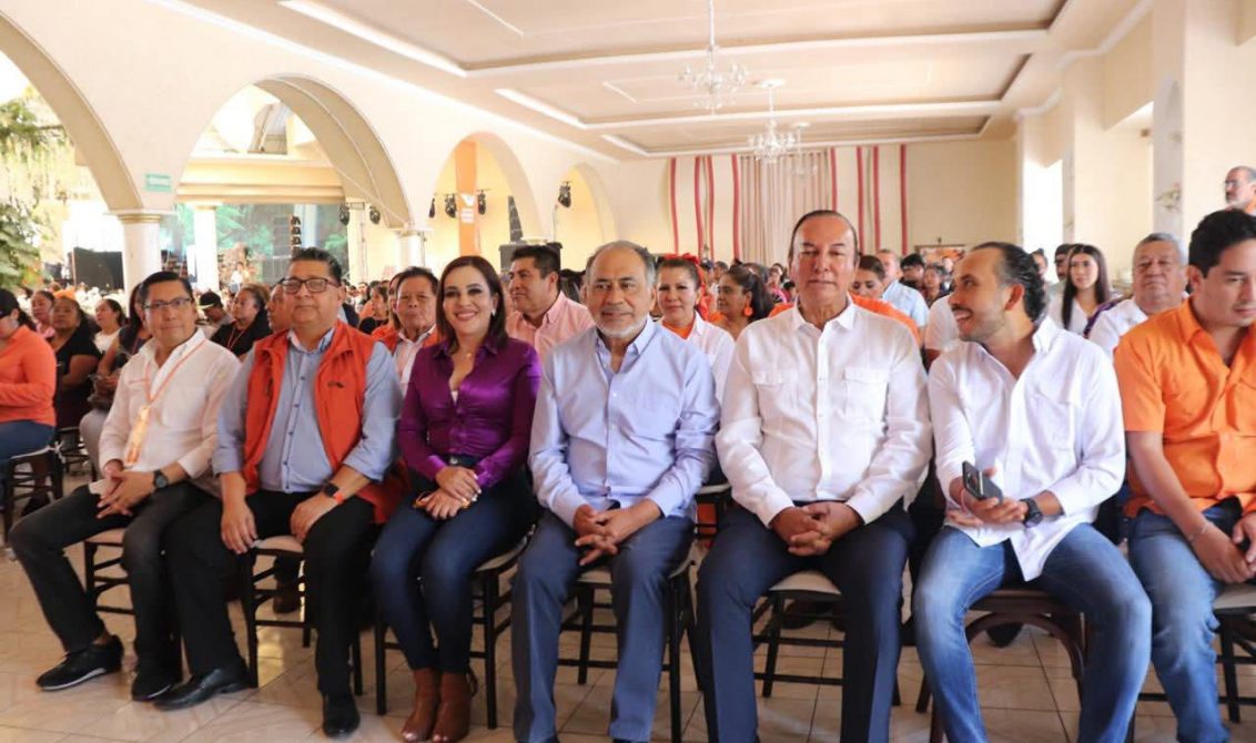 Sergio Montes, la presidenta estatal de MC, Gabriela Bernal Reséndiz, el ex gobernador Héctor Astudillo, el presidente de la Fundación Municipios en Movimiento, José Manuel del Río Virgen, y el ex diputado local Ricardo Astudillo Calvo. Foto: Facebook