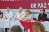 El secretario de Seguridad del estado, Daniel Antonio Ledesma Osuna, el presidente del Tribunal Súperior de Justicia, Ricardo Salinas Sandoval y la gobernadora Evelyn Salgado Pinedal escuchan a la subsecretaria de Gobernación federal, Rocío Bárcena Molina en Casa Guerrero, donde se instalaron los Consejos Estatal y Municipales de Paz y Justicia Cívica con 22 alcaldes. Foto: Gobierno del estado