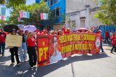 Militantes y simpatizantes del PT de la región Norte en la marcha realizada este domingo en Iguala, para conmemorar los 35 años del Partido del Trabajo con una manta en la que se manifiesta el apoyo a su dirigente estatal para que sea el candidato a gobernador en las elecciones de 2027. Foto: El Sur