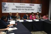 El director del Centro de Derechos Humanos de la Montaña, Tlachinollan, Abel Barrera Hernández, la representante adjunta ante la Oficina en México del Alto Comisionado de las Naciones Unidas para los Derechos Humanos, Maia Campbell, la senadora por Morena Reyna Celeste Ascencio Ortega, la abogada Neil Arias Vitinio, en la presentación del informe Mujeres de la Montaña: renacer entre los filos del olvido, en un salón de la Cámara de Senadores. Fotos: Cortesía Tlachinollan