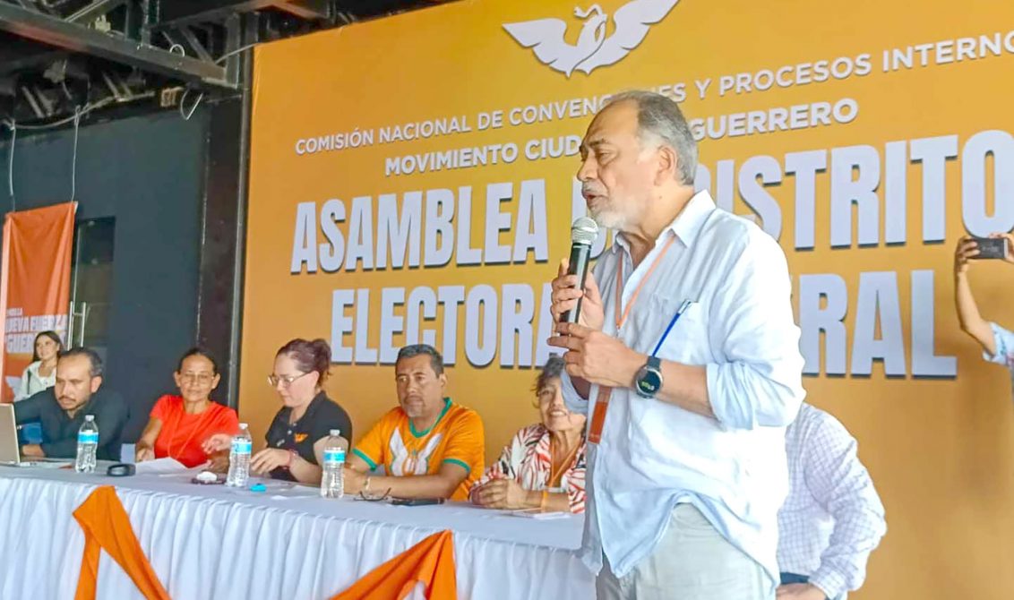 El coordinador nacional de Enlace Político de Movimiento Ciudadano, Héctor Astudillo Flores, durante el mensaje que ofreció en la asamblea en Acapulco en la que se eligió a los 40 delegados que asistirán a una convención nacional. Foto: Carlos Carbajal