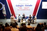 El rector Javier Saldaña Almazán, en la presentación del libro Colegio del Estado Guerrero 1960-Universidad Autónoma de Guerrero, del escritor Juan Sánchez Andraca, acompañados por la secretaria del Staisuag, Brenda Alcaraz González, la maestra emérita Luz Alejandra Cárdenas Santana y el secretario del Stauag, Francisco Hernández Herrera. Foto: Jesús Eduardo Guerrero