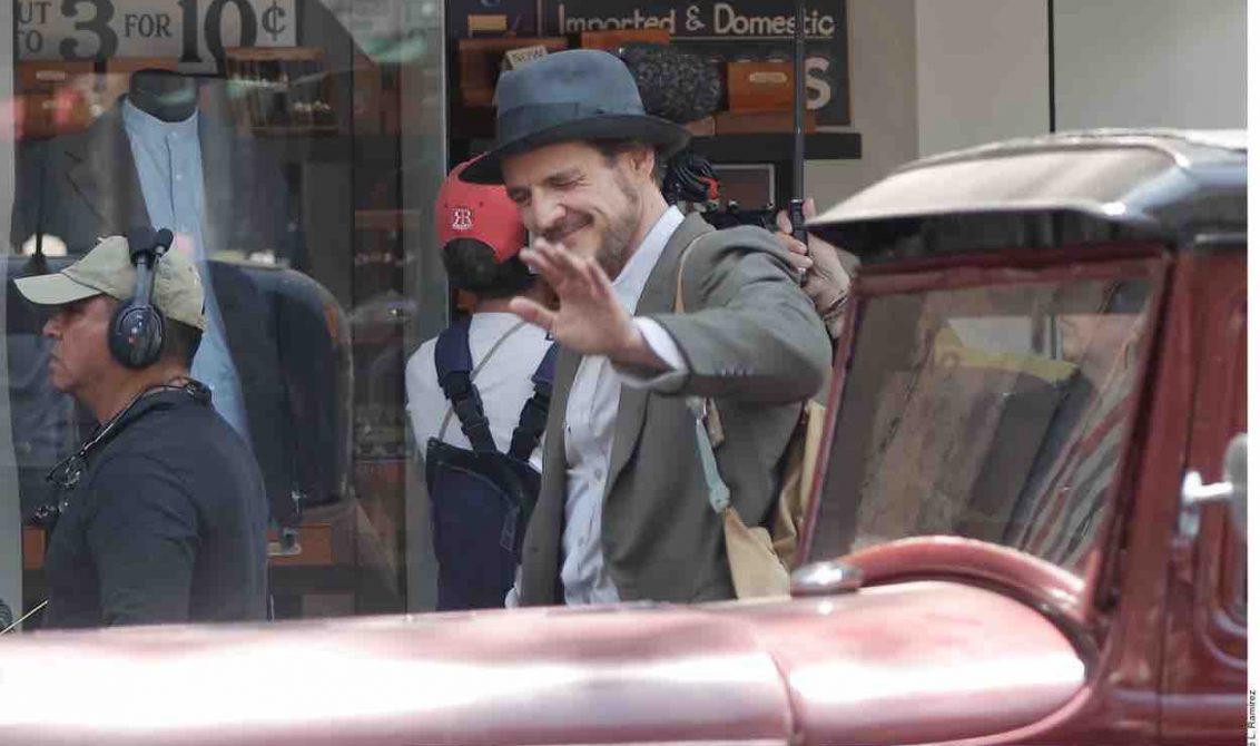 Pedro Pascal en el rodaje de 'De noche' en el Centro Histórico de la Ciudad de México. Foto: Agencia Reforma