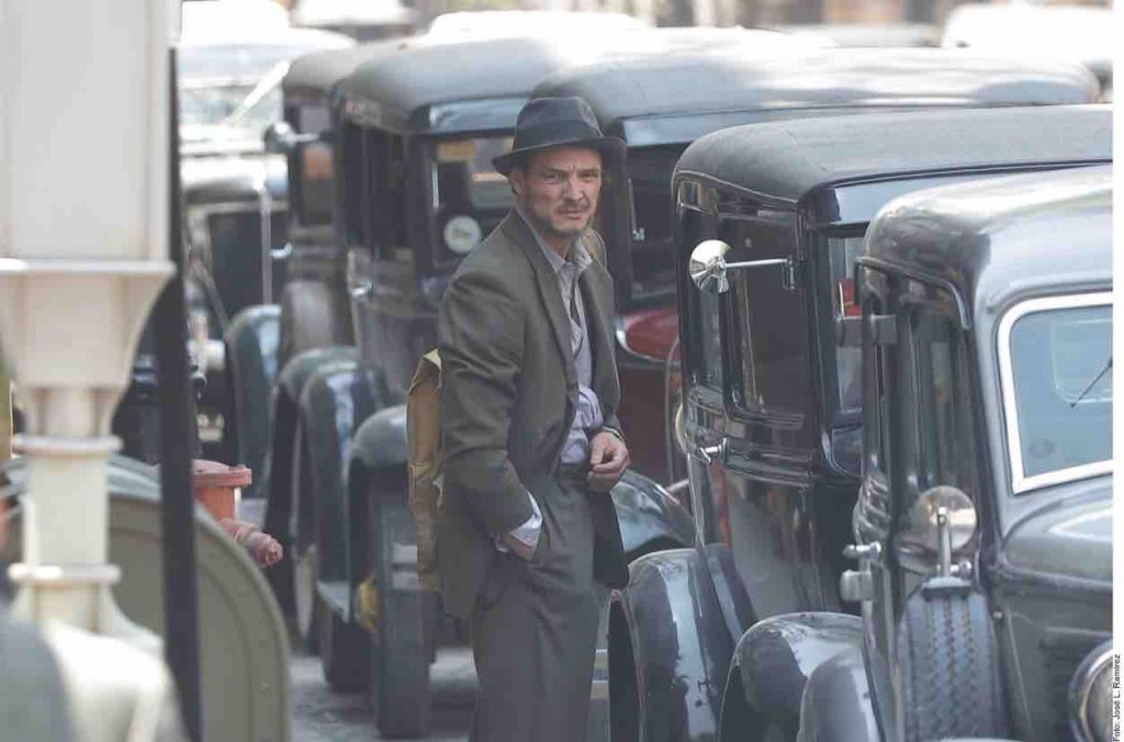 Pedro Pascal en el rodaje de 'De noche' en el Centro Histórico de la Ciudad de México. Foto: Agencia Reforma