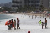Fuerte oleaje el día de ayer por el fenómeno mar de fondo, ayer en la playa el Morro en Acapulco. Foto: Jesús Trigo