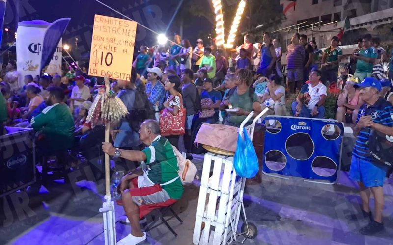 Miles de aficionados acuden a pantallas gigantes en Acapulco y Chilpancingo para ver el partido entre México y Corea del Sur. Foto: Jesús Trigo