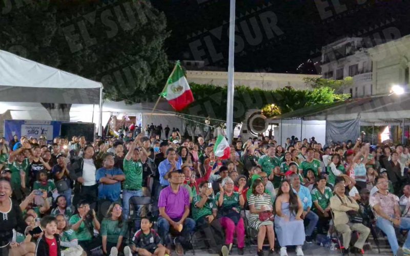 Miles de aficionados acuden a pantallas gigantes en Acapulco y Chilpancingo para ver el partido entre México y Corea del Sur. Foto: Alina Navarrete