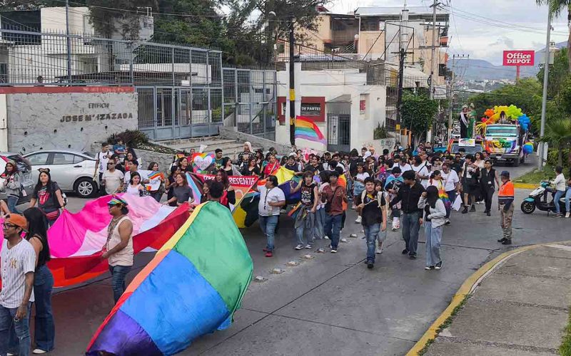 Piden alto a las violencias por prejuicio en la 25 marcha estatal de colectivos LGBTIQ+ que se lleva a cabo la tarde de este viernes 12 de junio en Chilpancingo. Foto Jessica Torres Barrera