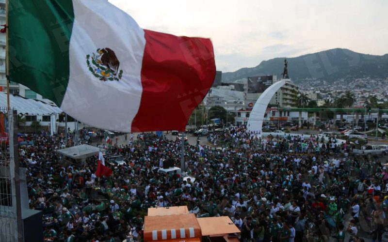 Aficionados de Guerrero en apoyo al 'Tri' ante Inglaterra. Foto: Carlos Carbajal