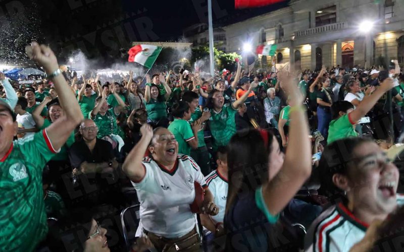 Aficionados de Guerrero en apoyo al 'Tri' ante Inglaterra. Foto: Jessica Torres